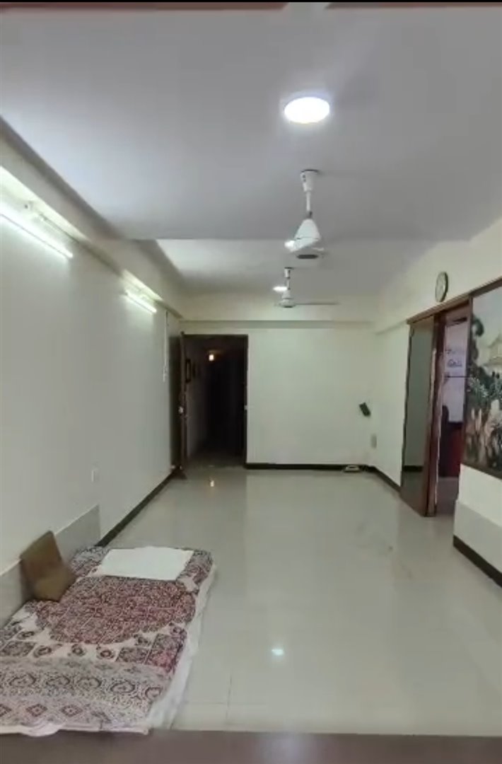 1 Bhk Flat Available on Lease. (With 3 balconies).